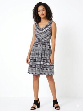 Style & Co. Black and White Sleeveless V-Neck Printed Mini Dress